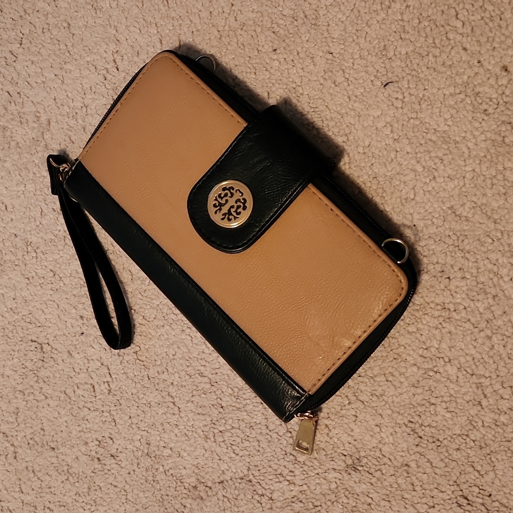 Wristlet wallet